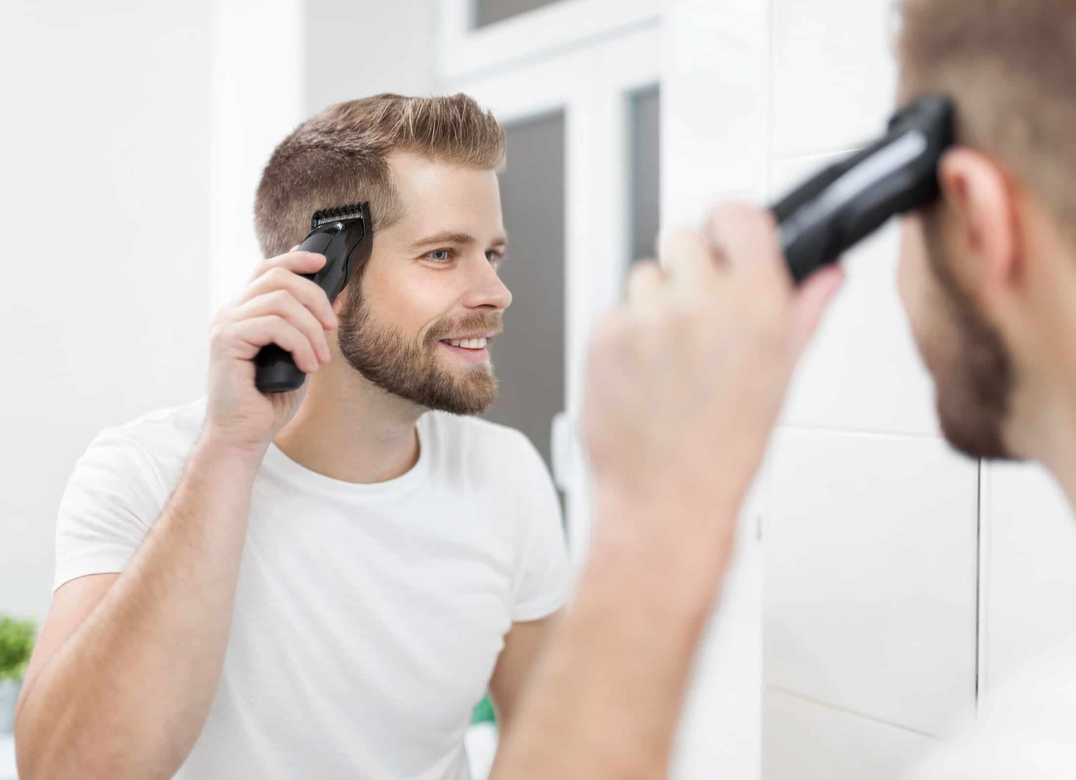 6 zasad, dzięki którym samodzielnie obetniesz włosy i… nie przestraszysz się własnego odbicia w lustrze