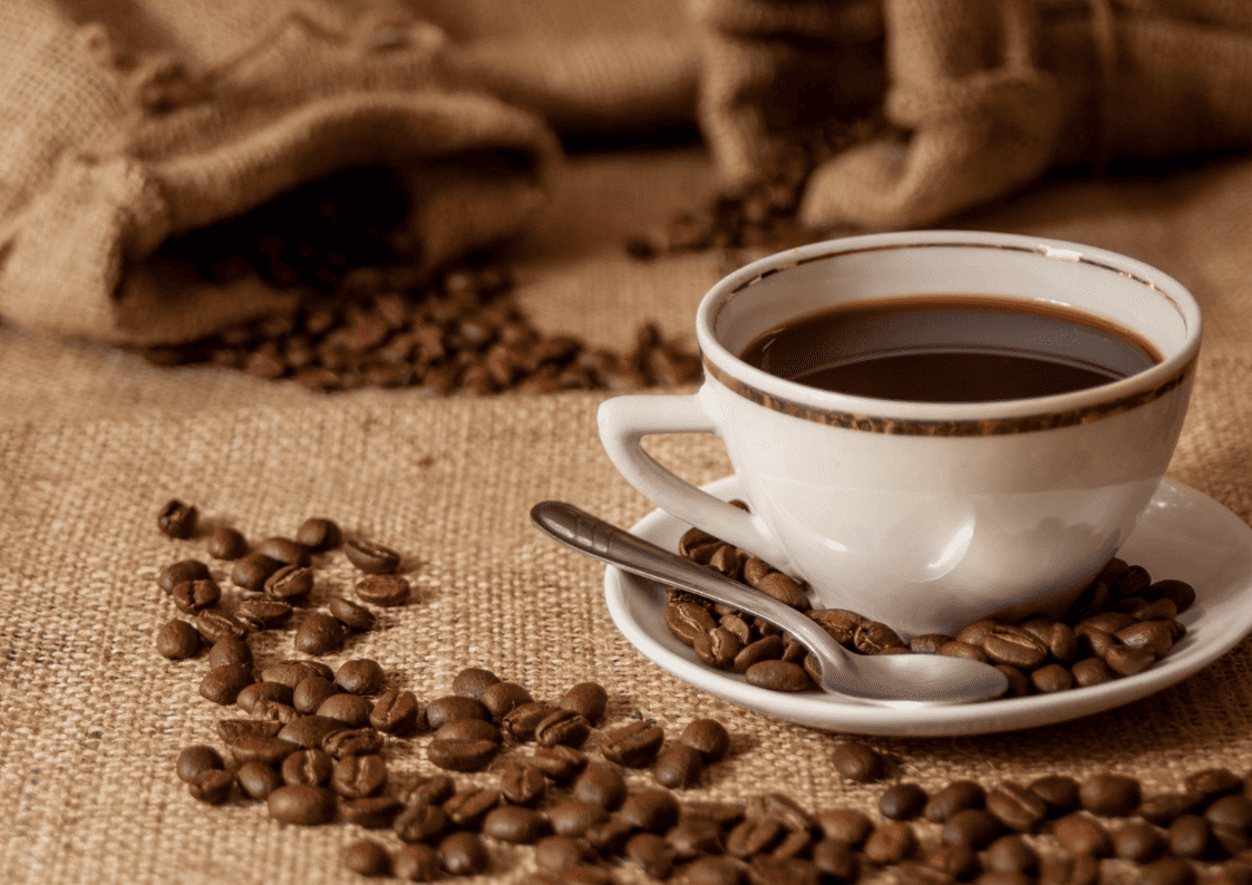 Dlaczego sposób zaparzania wpływa na smak Twojej kawy? – Przewodnik po różnych metodach parzenia