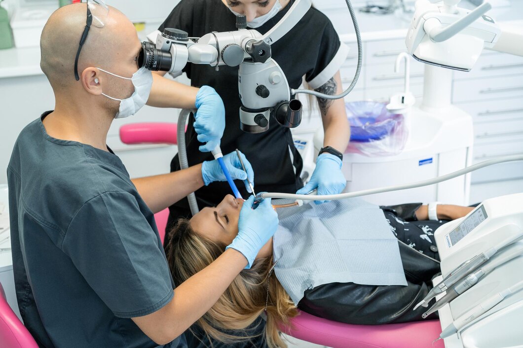 Czy implantologia to bezbolesne rozwiązanie dla braku zębów?