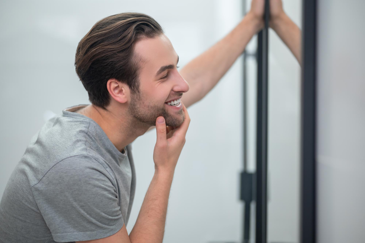 Zabiegi kosmetologiczne dla mężczyzn: Jak osiągnąć zdrową i promienną skórę twarzy