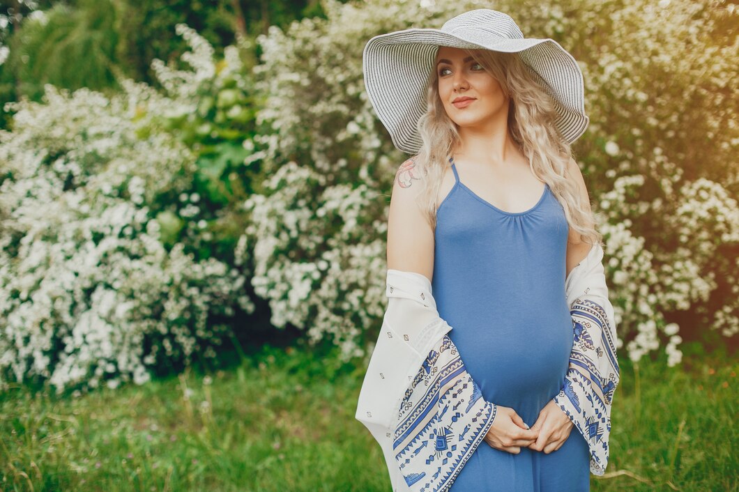 Jak wybrać idealną sukienkę na lato w czasie ciąży?
