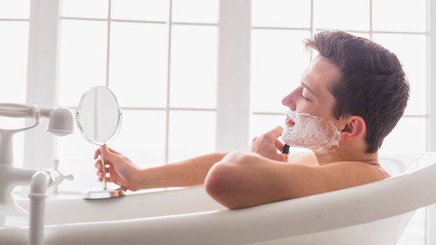 Czy codzienne mycie włosów i brody jest zdrowe? Mit czy prawda?