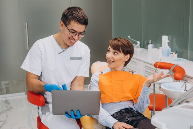 Jak wybrać kompleksowe usługi dentystyczne dla całej rodziny – poradnik pacjenta